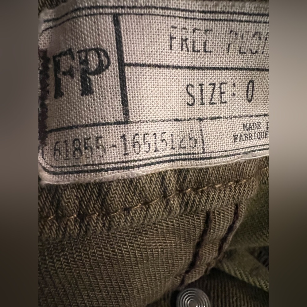 FREE PEOPLE Green Distressed Faded Straight Leg Jeans Exposed Buttons Sz 0 32x28 - Picture 6 of 8